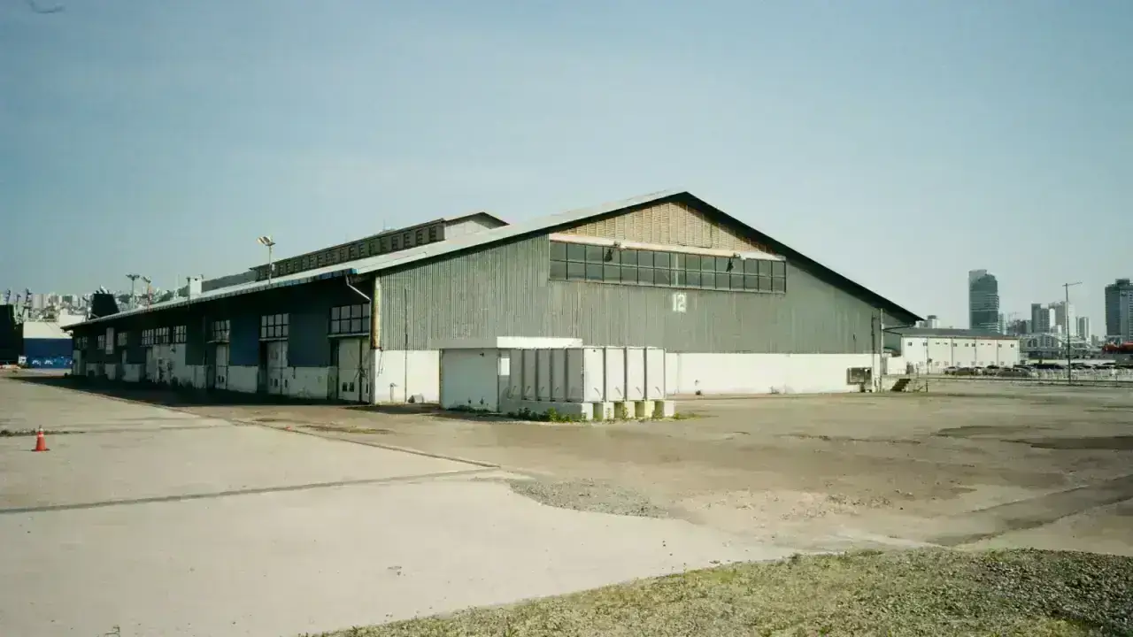 Large commercial warehouse building under a clear sky, illustrating property values used in commercial insurance coinsurance calculations