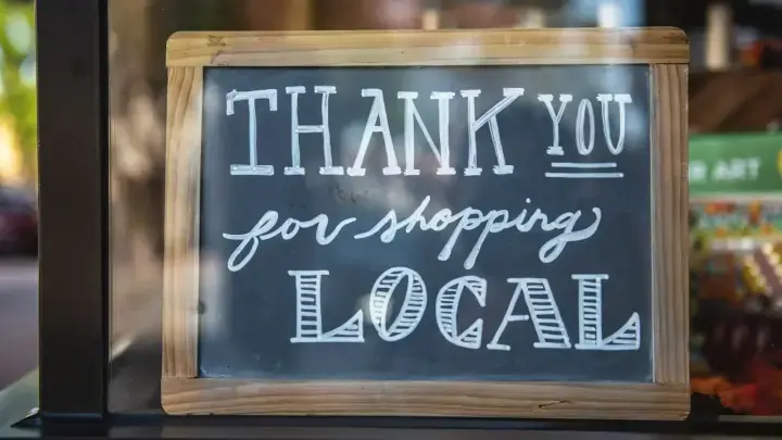 Small local business storefront illustrating the factors that affect commercial insurance premiums and quote comparisons